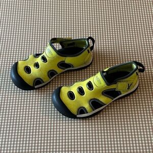 KEEN STINGRAY Water Sandals Shoes  Big Kids Size 2